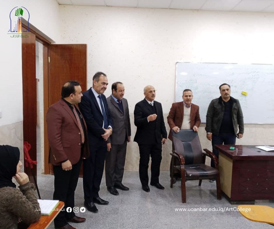 السيد مساعد رئيس الجامعة للشؤون العلمية يتفقد الدراسة المسائية (الحضورية) في كلية الآداب
